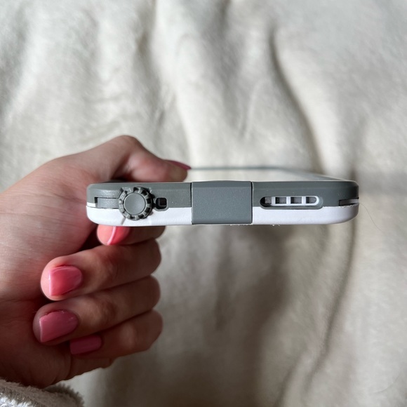 (FREE With Purchase) iPhone 6s Plus/iPhone 6 Plus, Life Proof Case - Picture 4 of 7